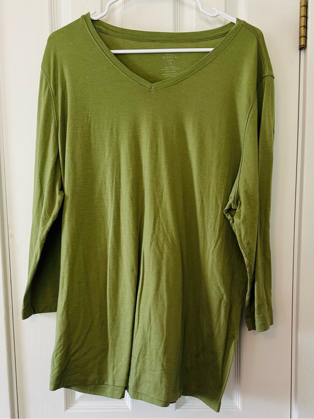 WoolX 100% Merino Wool Long Sleeve V-Neck Top Women’s Olive Green Layering 1X